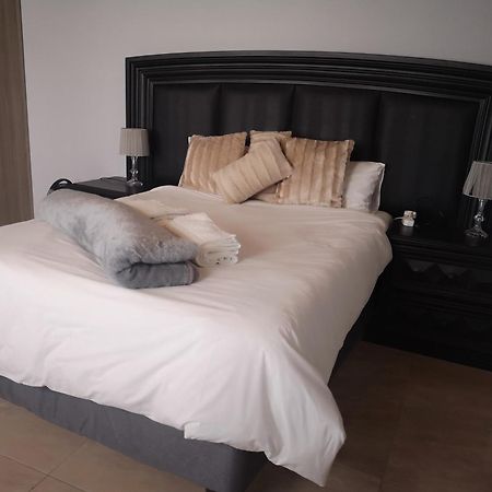 Tuvawa Luxury Suites 월브스베이 외부 사진