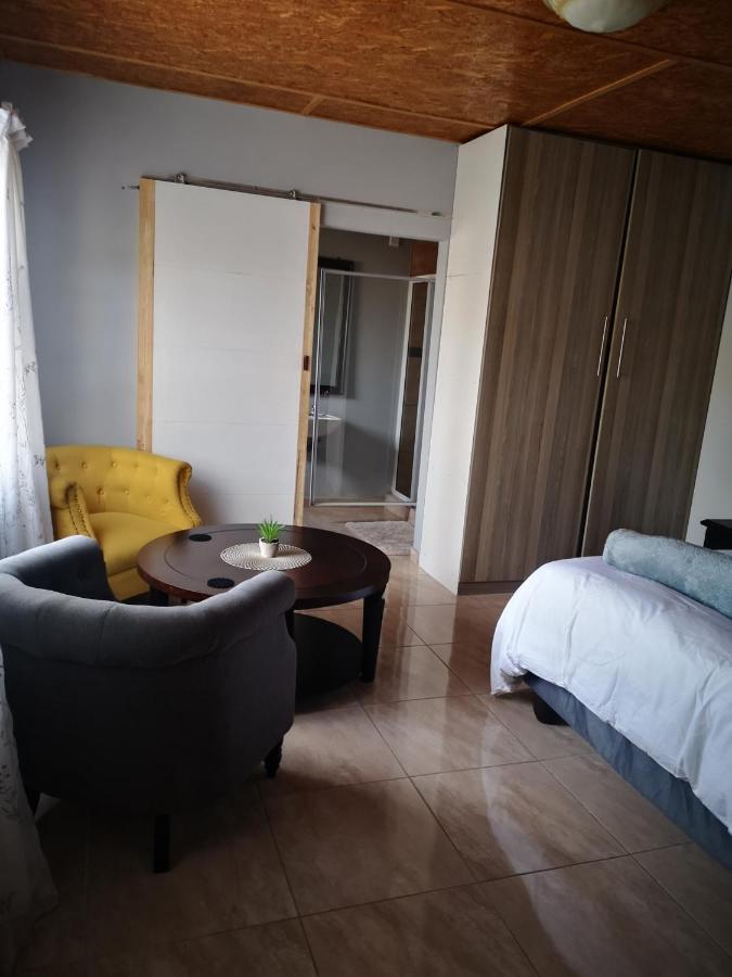 Tuvawa Luxury Suites 월브스베이 외부 사진