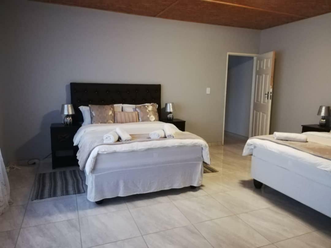 Tuvawa Luxury Suites 월브스베이 외부 사진