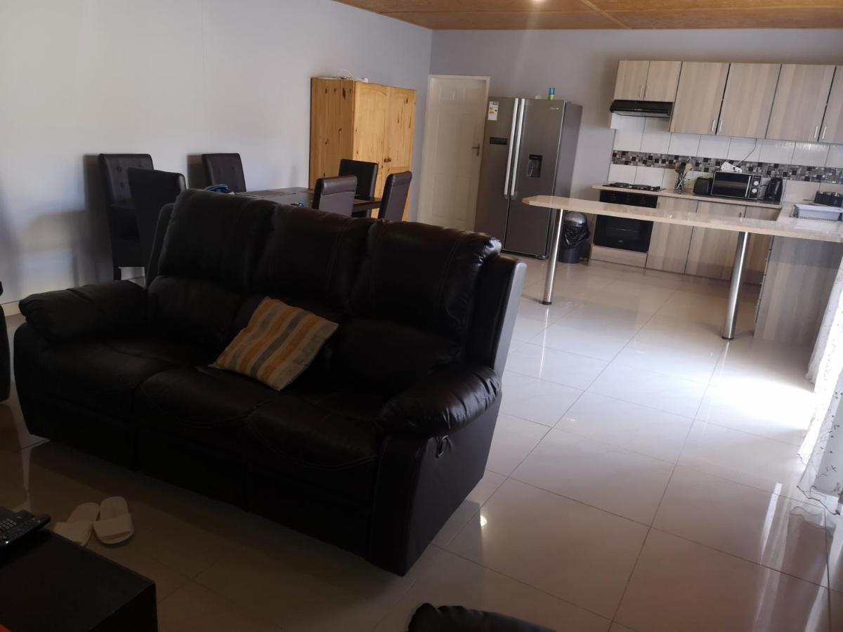 Tuvawa Luxury Suites 월브스베이 외부 사진